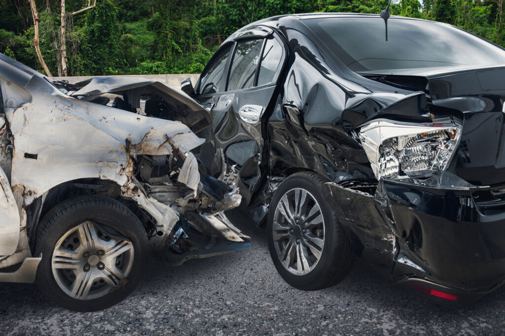 Tragico incidente auto sulla strada: rinuncia alla rivalsa